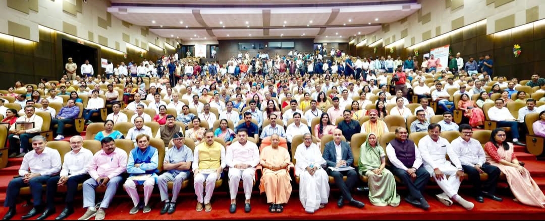 शिक्षक दिवस पर सीएम योगी की बड़ी सौगात – प्रदेश के 9 लाख शिक्षकों को मिलेगी कैशलेस इलाज सुविधा