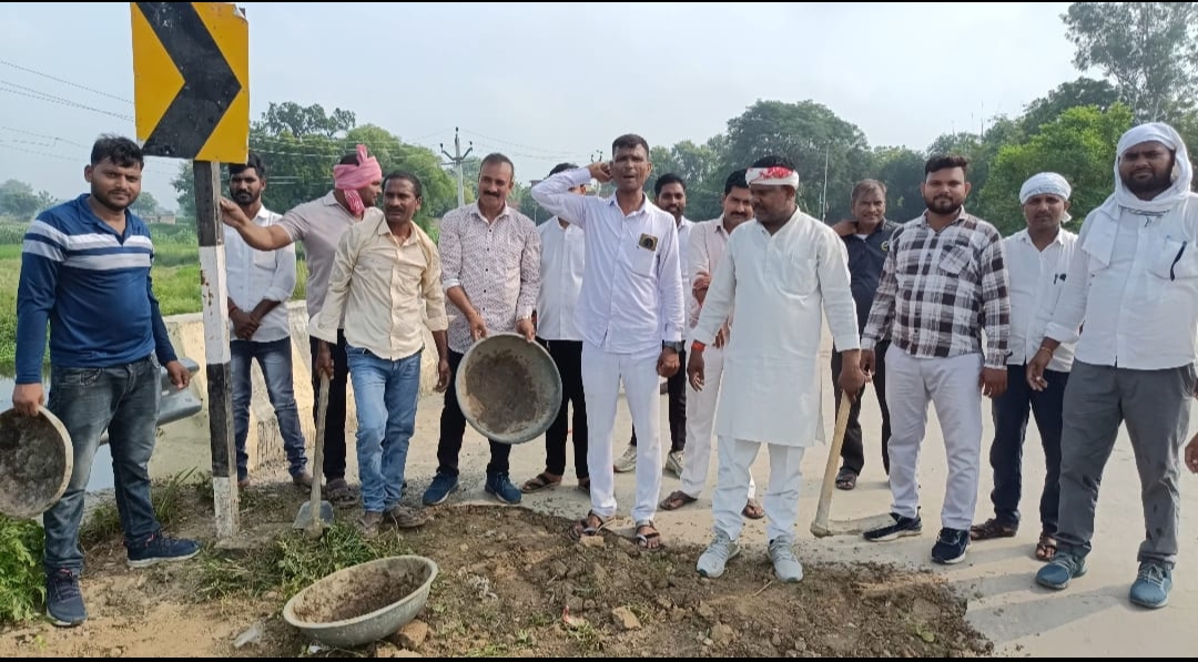 पिंडरा ओदार के नाद नदी सिंधोरा मार्ग पर आज कांग्रेस जन ने किया श्रमदान