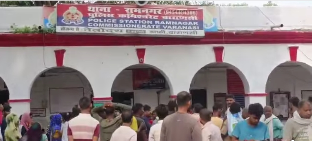 इलाज के दौरान युवक की मौत, परिजनों का धरना; कैंट विधायक ने दिलाया आश्वासन