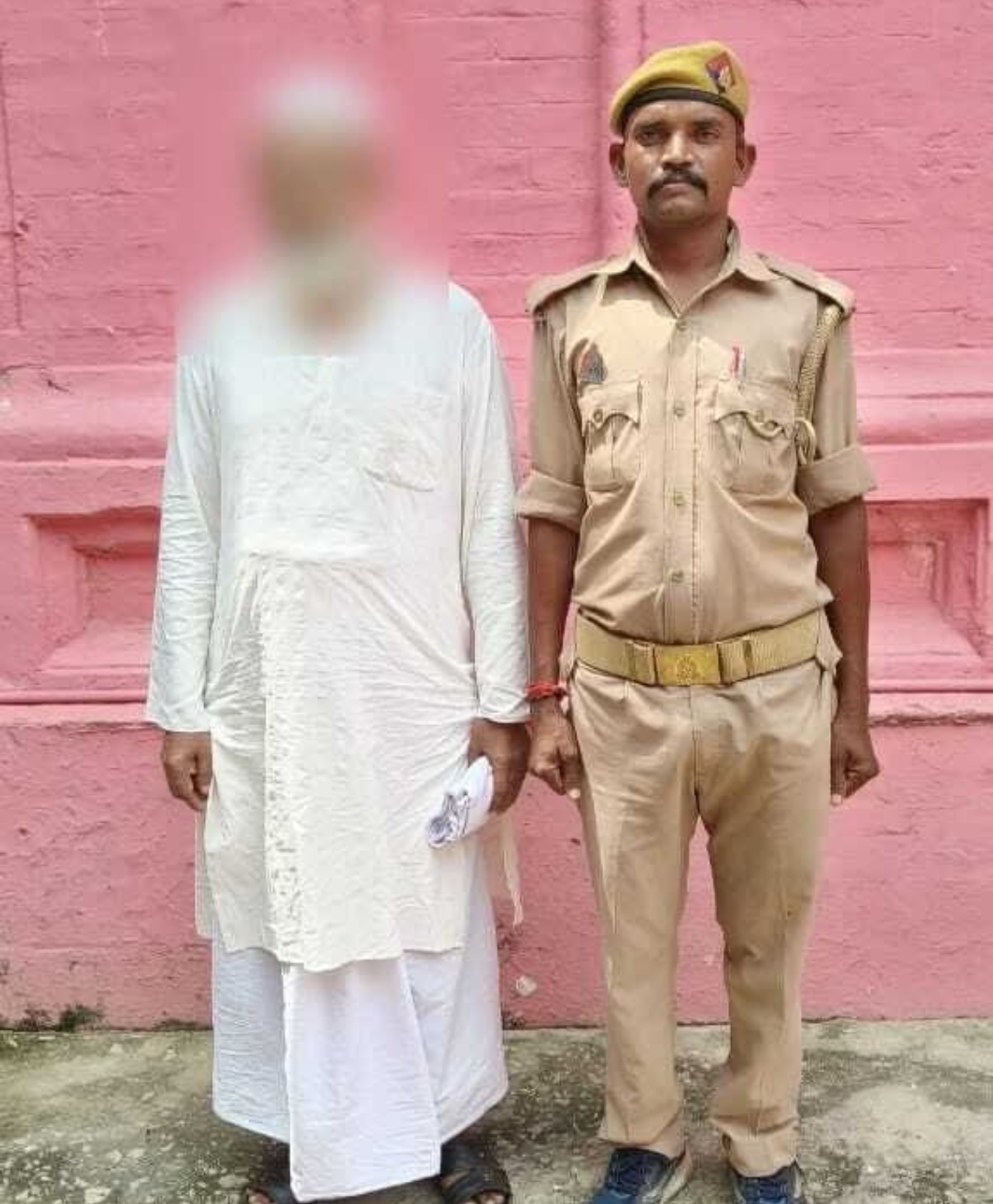 वाराणसी पुलिस की बड़ी कार्रवाई – नाबालिग से छेड़छाड़ और भीड़ हिंसा मामले में वांछित आरोपी गिरफ्तार