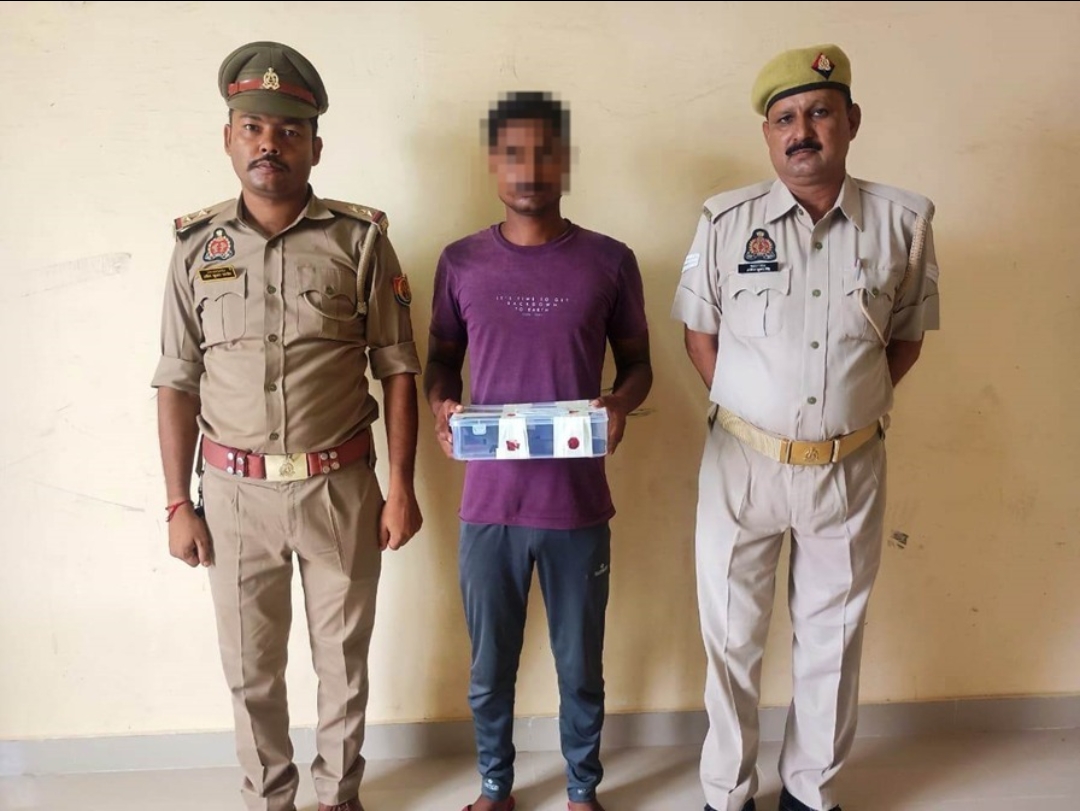 ऑपरेशन चक्रव्यूह के अंतर्गत थाना सिंधोरा पुलिस द्वारा 01 अदद अवैध तमंचा 12 बोर एवं 01 अदद जिन्दा कारतूस 12 बोर के साथ अभियुक्त मुकेश राजभर  गिरफ्तार