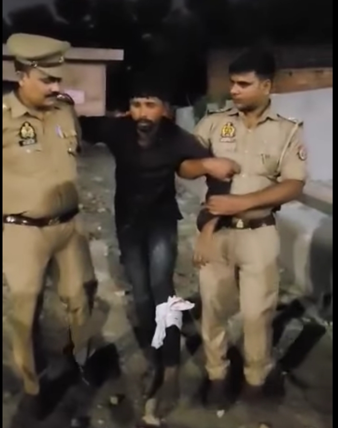 वाराणसी पुलिस का बड़ा एक्शन: मुठभेड़ के बाद तीन शातिर अपराधी गिरफ्तार, लूटकांड का खुलासा