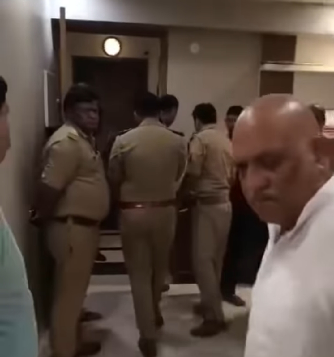 पीएम मोदी व मॉरीशस PM की वाराणसी यात्रा के मद्देनज़र 200 नेताओं का हाउस अरेस्ट – सुरक्षा विशेषज्ञ बोले, यह कदम जरूरी”