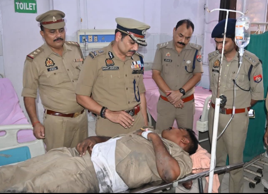 दस नामजद समेत 70 वकीलों पर देर रात केस