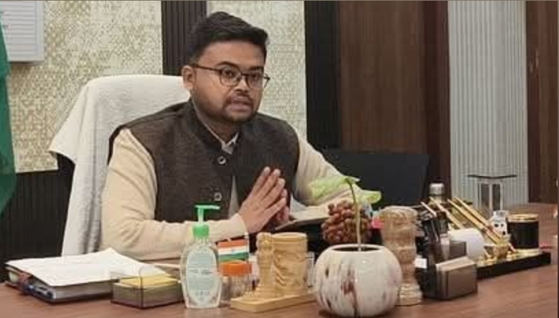 नगर आयुक्त ने जलकल के सहायक अभियंता मनीष सिंह को कार्य में लापरवाही पर दी प्रतिकूल प्रविष्टि