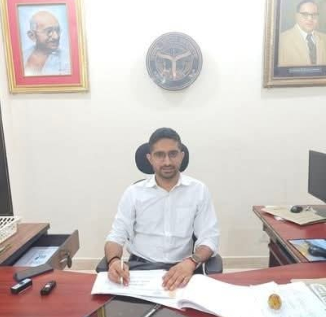 वाराणसी: सीडीओ हिमांशु नागपाल ने ग्राम प्रधानों संग किया संवाद – स्वच्छता, शिक्षा और पारदर्शिता पर जोर