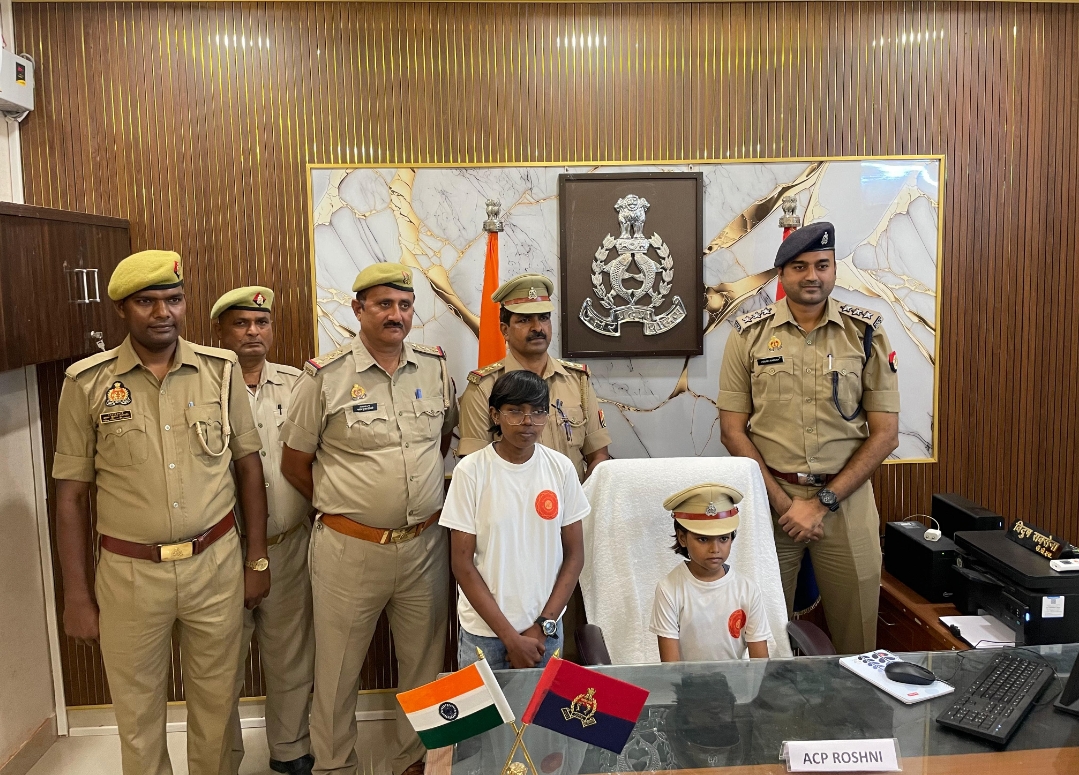 एक दिन के लिए वाराणसी की एसीपी साइबर क्राइम बनीं रोशनी और रानी, महिला शक्ति 5.0 के तहत संभाला पदभार
