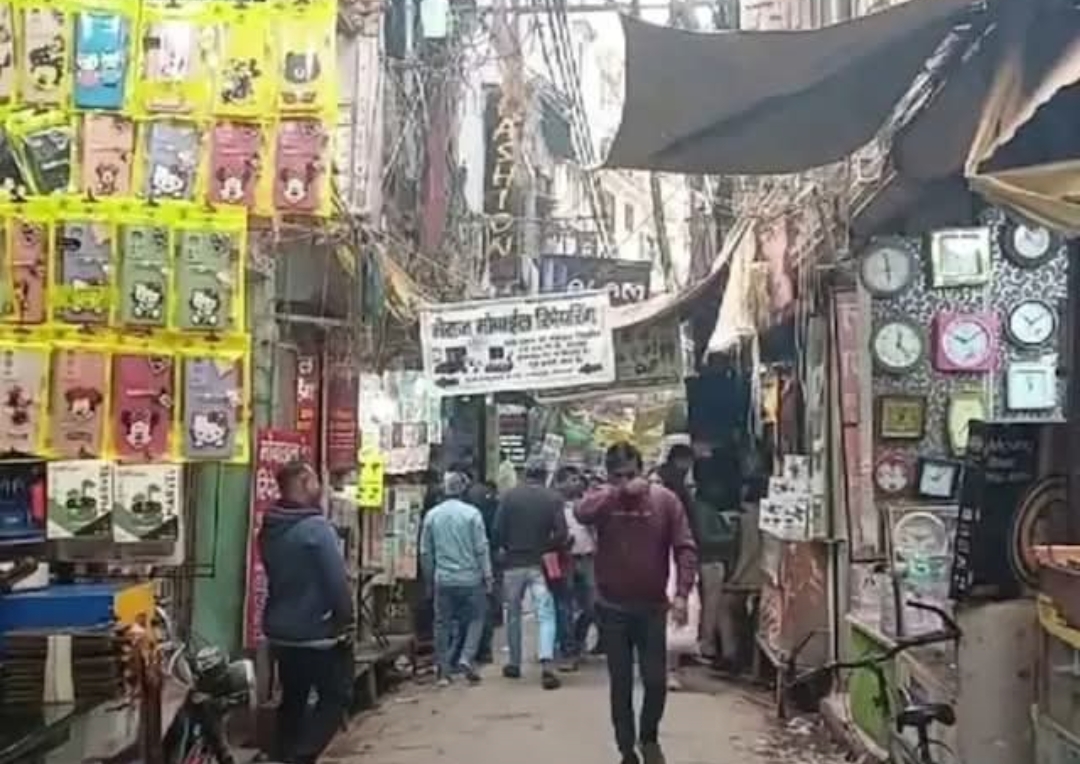 बनारस के विकास को मिली रफ्तार: दालमंडी सड़क चौड़ीकरण में PWD का अस्थायी दफ़्तर जल्द.