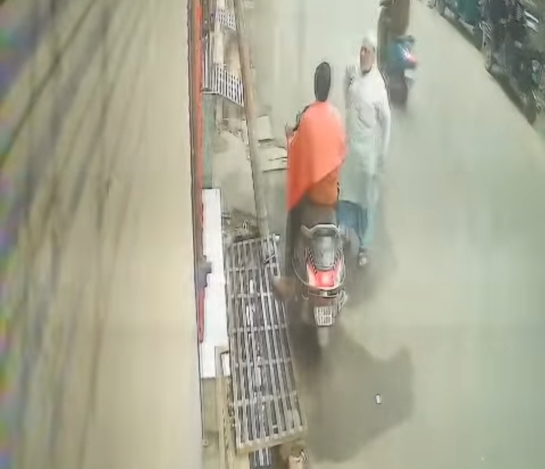 वाराणसी: हनुमान मंदिर में लाउडस्पीकर विवाद, दो समुदाय आमने-सामने – पुलिस जांच में जुटी