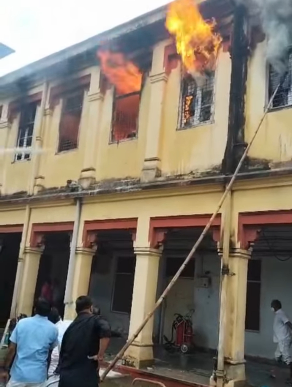 वाराणसी: बीएचयू इंडो लैब में लगी आग, फायर ब्रिगेड ने एक घंटे की मशक्कत के बाद पाया काबू – अफवाहों से रहें सतर्क