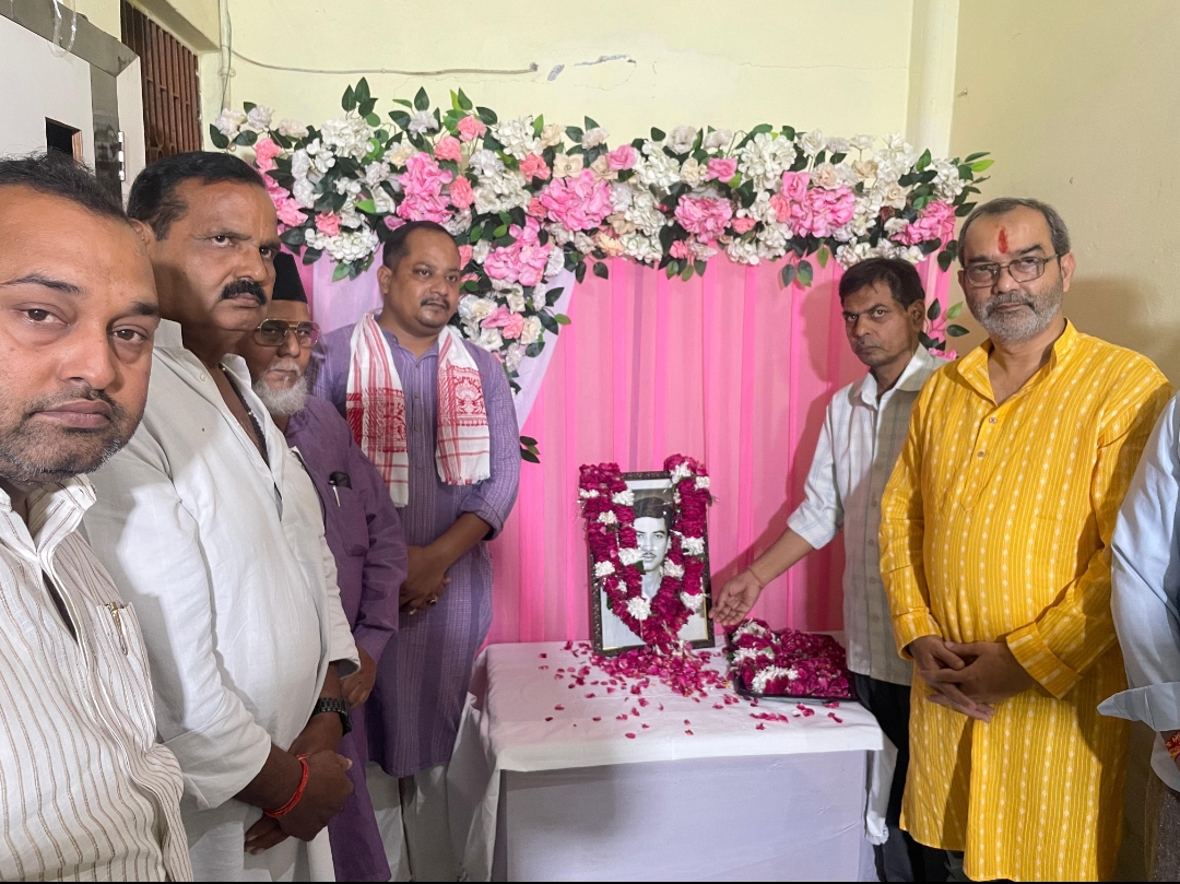 “तुम छात्र-युवाओं के नेता हो, कभी किसी गुंडे को सलाम मत करना" – यही हमेशा कहा करते थे देवव्रत मजूमदार