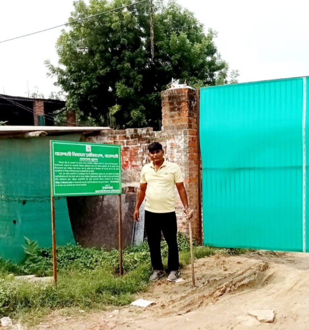 गायब होने के बाद वीडीए ने लगाया दूसरा बोर्ड