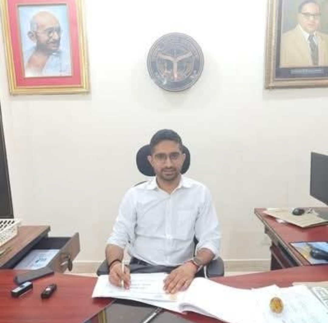 वाराणसी में सीडीओ का बड़ा एक्शन! — लापरवाही पर सीडीपीओ व तीन बीडीओ का वेतन रोका, विभागीय जांच के आदेश