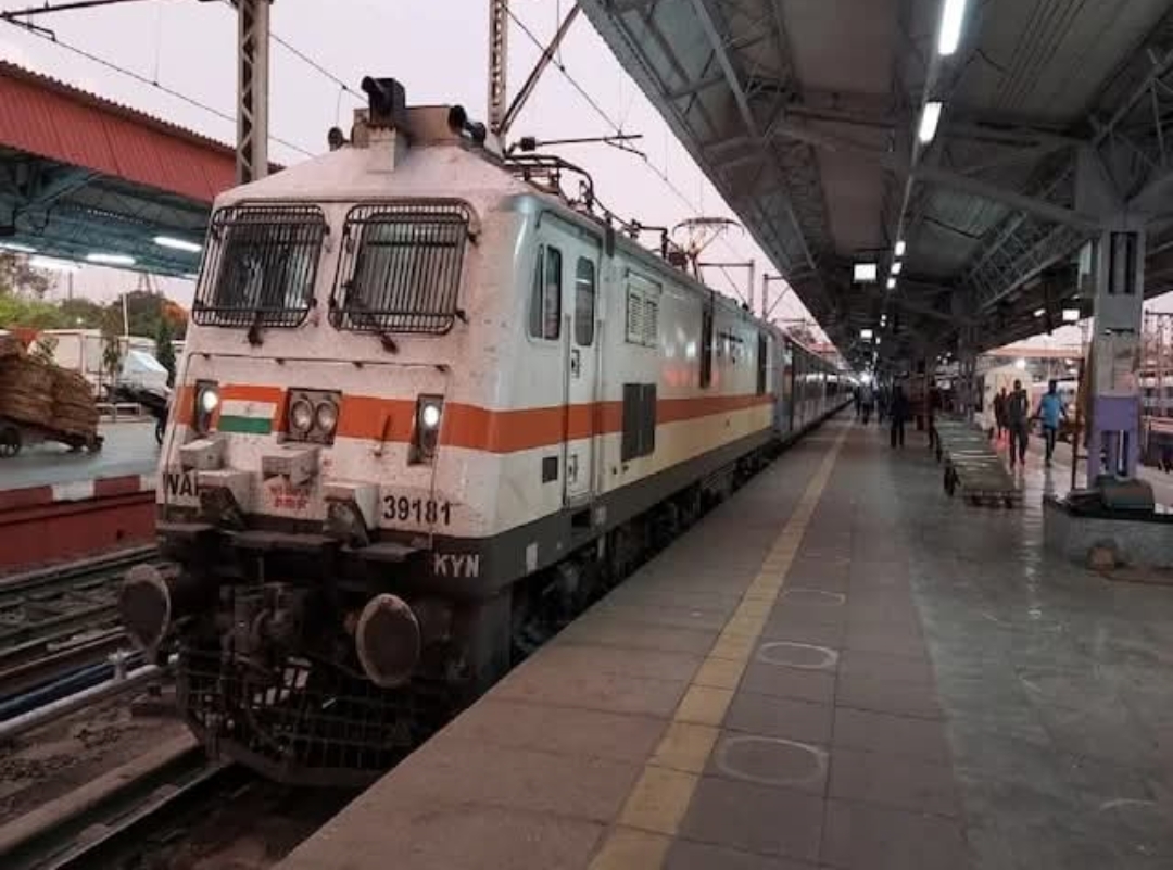 त्योहारों में रेल यात्रियों को राहत: उत्तर रेलवे चला रहा कई स्पेशल ट्रेनें, जरूरत पड़ने पर वाराणसी से भी मिलेगी अतिरिक्त ट्रेन सुविधा