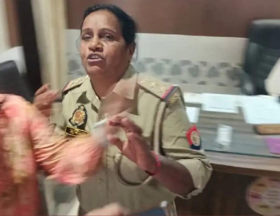 काशी में खाकी पर करप्शन का दाग: महिला इंस्पेक्टर रिश्वत लेते रंगेहाथ पकड़ी गई, एंटी करप्शन टीम ने किया खुलासा