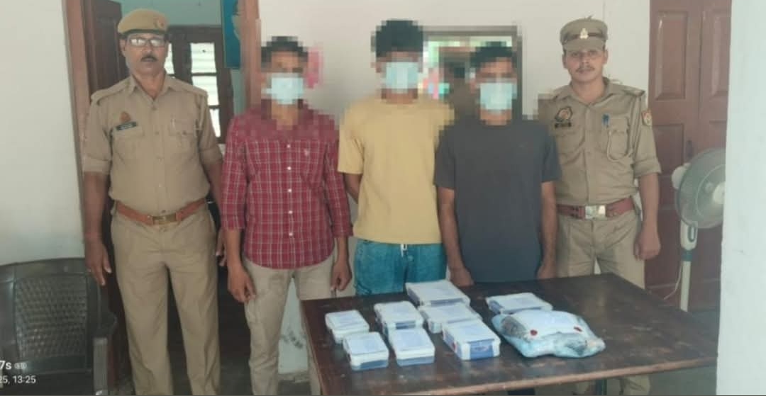 बड़ागांव पुलिस की बड़ी सफलता: फ्लिपकार्ट डिलीवरी एजेंट से लूट करने वाले तीन बदमाश गिरफ्तार, तमंचा व लूट का माल बरामद