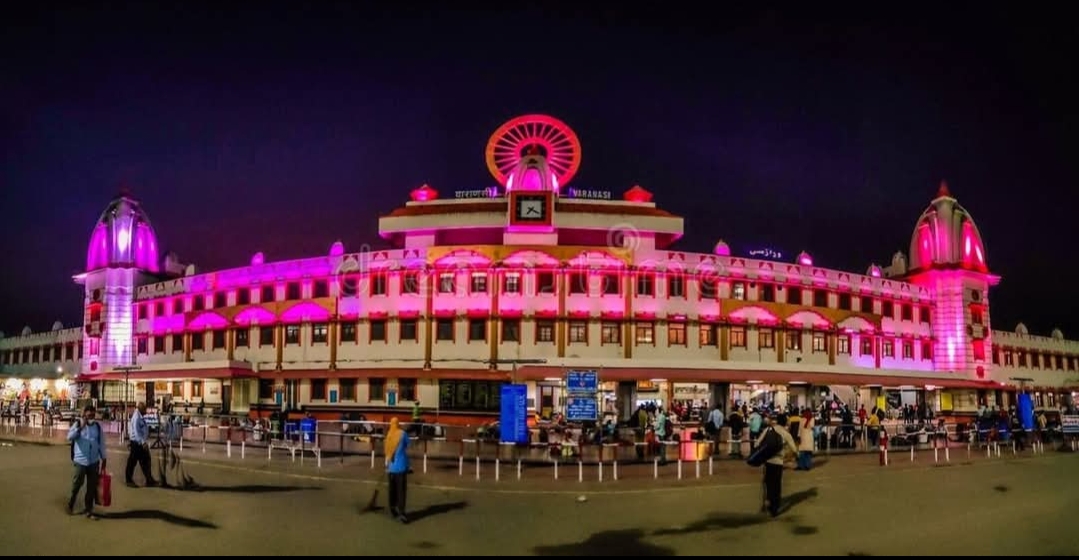 वाराणसी जंक्शन से होकर गुजर रही 25 स्पेशल ट्रेनें — त्योहारों के मद्देनज़र रेलवे ने बढ़ाई सुविधाएं, बसों की भी अतिरिक्त व्यवस्था