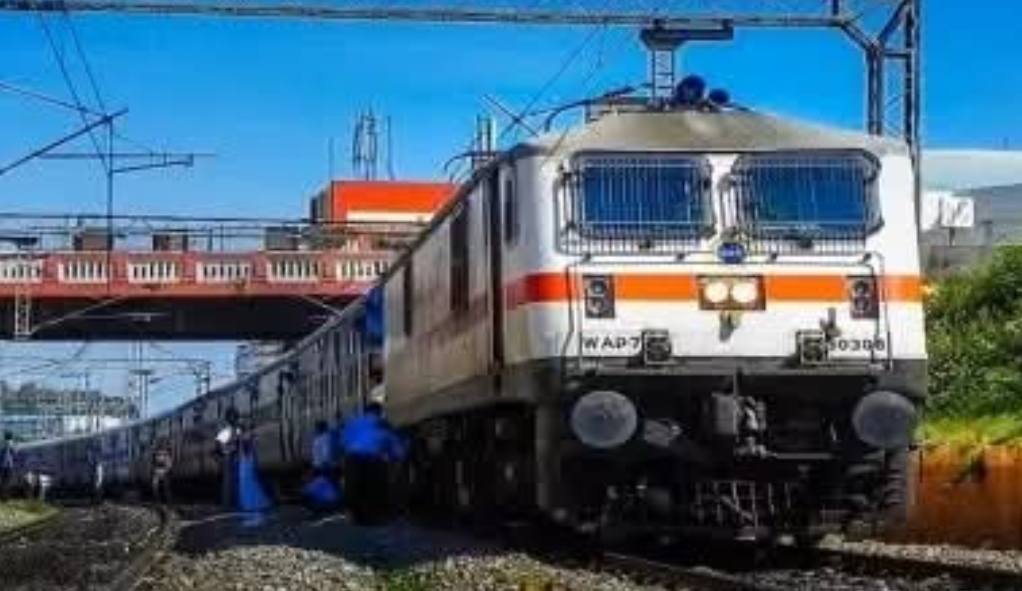 त्योहारी सीजन में पूर्वोत्तर रेलवे की बड़ी सौगात — यात्रियों की सुविधा के लिए 231 पूजा स्पेशल ट्रेनें 2,947 फेरों में संचालित