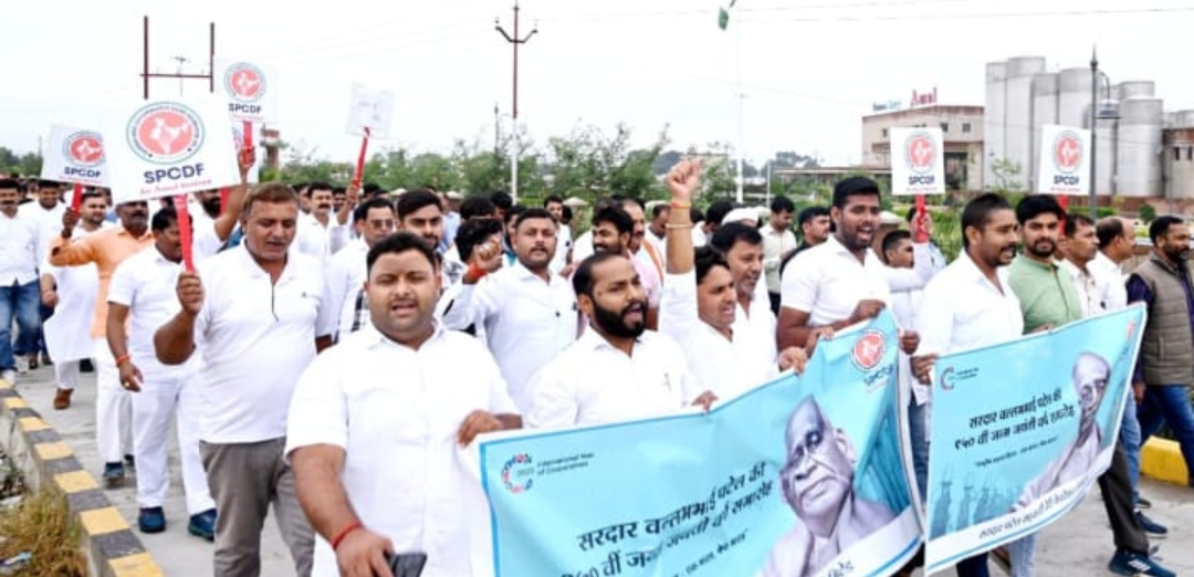 करखियांव स्थित अमूल प्लांट से निकली रैली, हुई संगोष्ठी