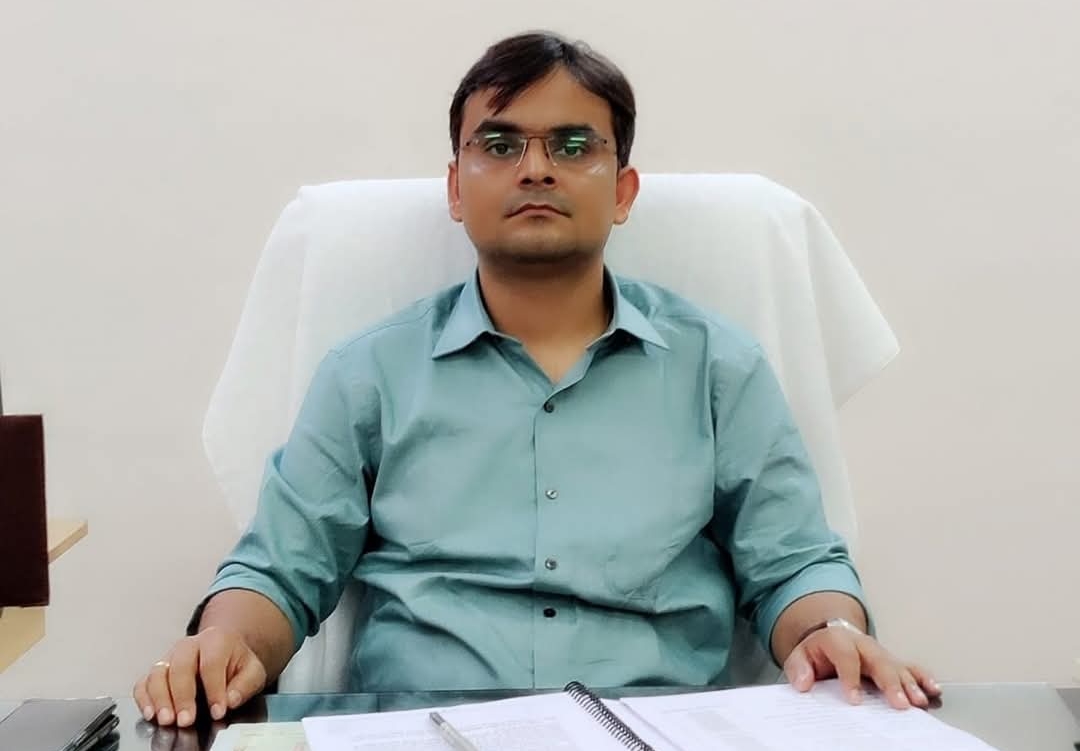 किसानों को राहत! वाराणसी में प्रधानमंत्री फसल बीमा योजना के तहत 99 लाख की क्षतिपूर्ति राशि जारी — डीएम सत्येंद्र कुमार