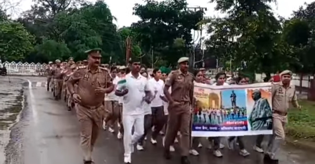बारिश में भी दौड़ी एकता की भावना! ‘रन फॉर यूनिटी’ में कैंट पुलिस की दमदार भागीदारी, दिखा जज़्बा और देशभक्ति