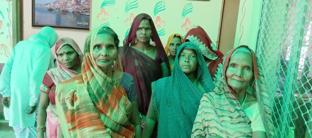 रास्ते को लेकर महिलाएं पहुची तहसील