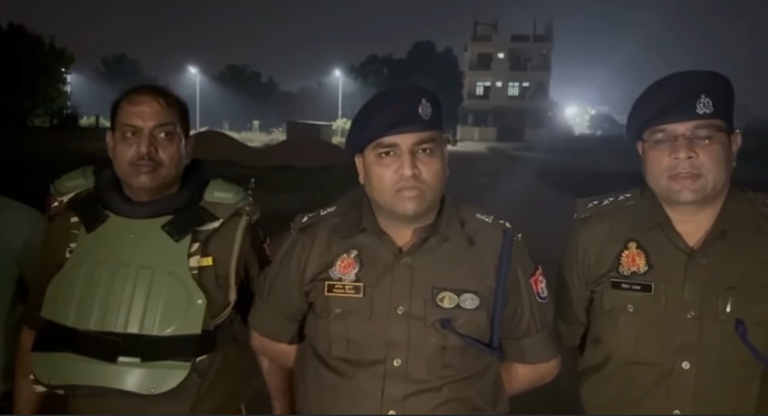 लालपुर में दुष्कर्म आरोपी करन से पुलिस की मुठभेड़, जवाबी फायरिंग में पैर में गोली लगी