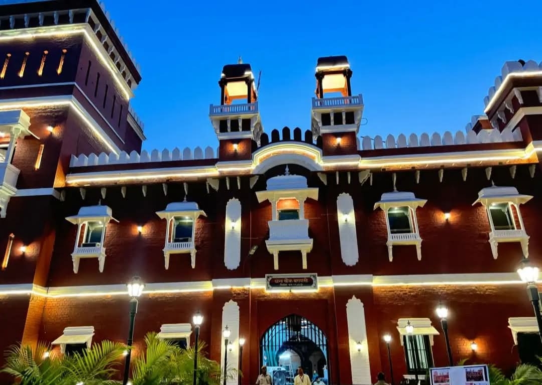 वाराणसी में सर्राफा कारोबारी से 39 लाख के सोने के आभूषण लेकर कर्मचारी फरार, पुलिस जांच में जुटी