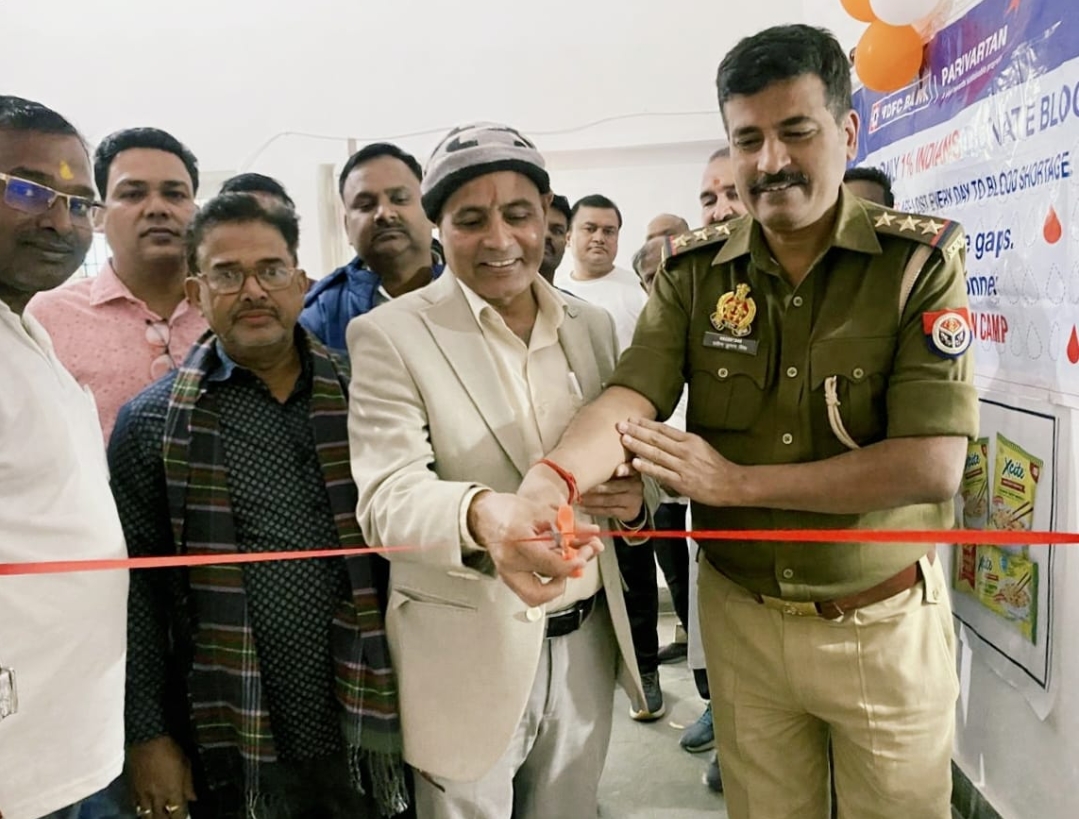 व्यापार मंडल फूलपुर के तत्वावधान मे 29 रक्तवीरो ने किया रक्तदान