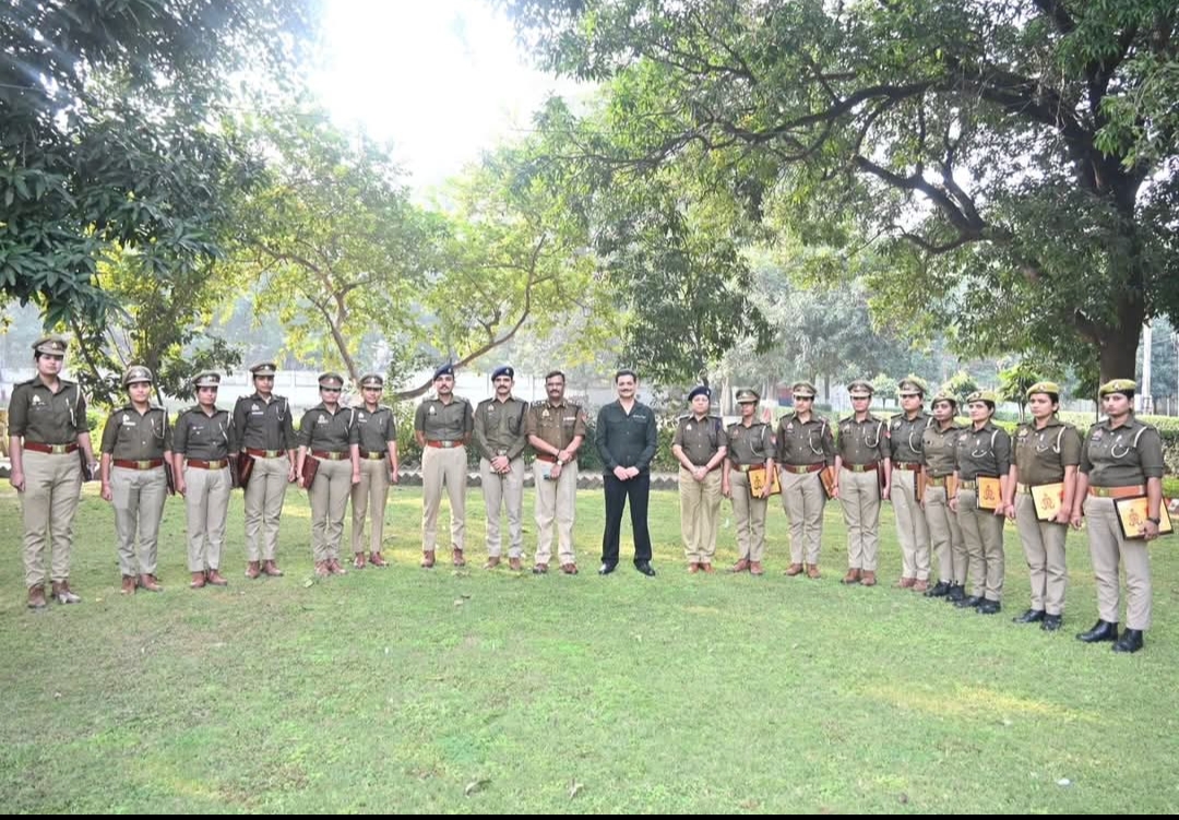 लंच विद सीपी” कार्यक्रम में महिला पुलिसकर्मियों का सम्मान, पुलिस आयुक्त ने सुनी समस्याएँ और किया सामूहिक भोजन