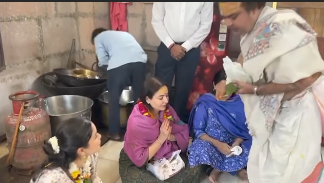 बाबा विश्वनाथ के दरबार में अंजलि और सारा तेंदुलकर: कॉरिडोर की भव्यता ने किया मंत्रमुग्ध