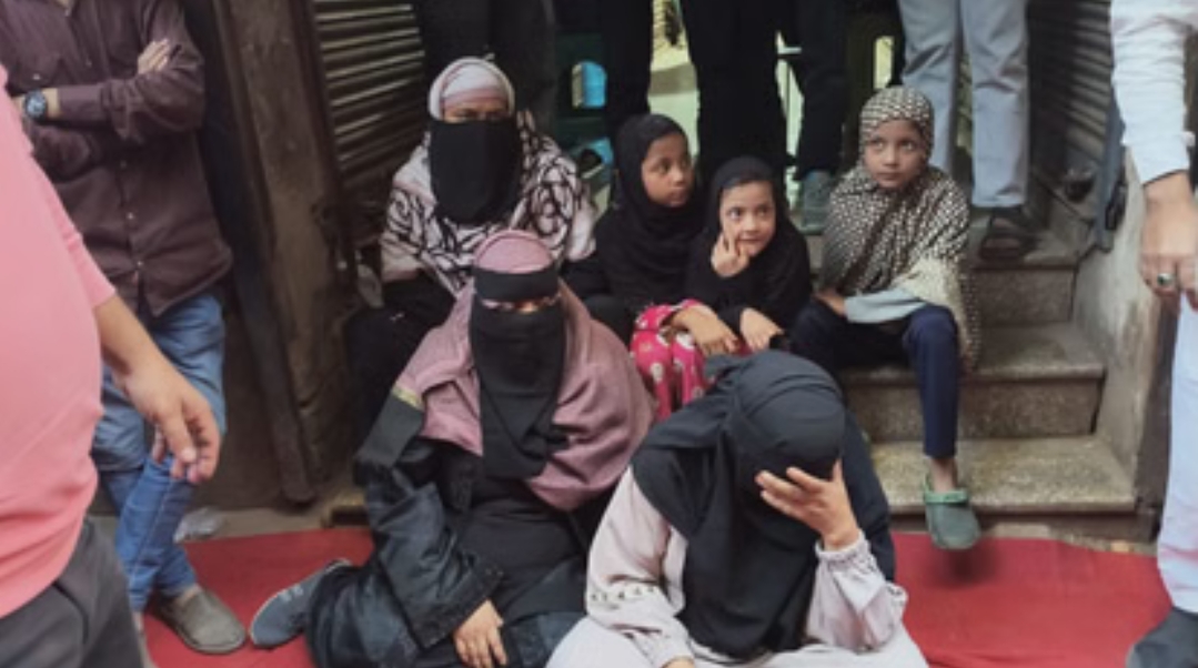 दालमंडी चौड़ीकरण: ध्वस्तीकरण के लिए पहुंची टीम का महिलाओं ने किया विरोध, प्रशासन लौटा