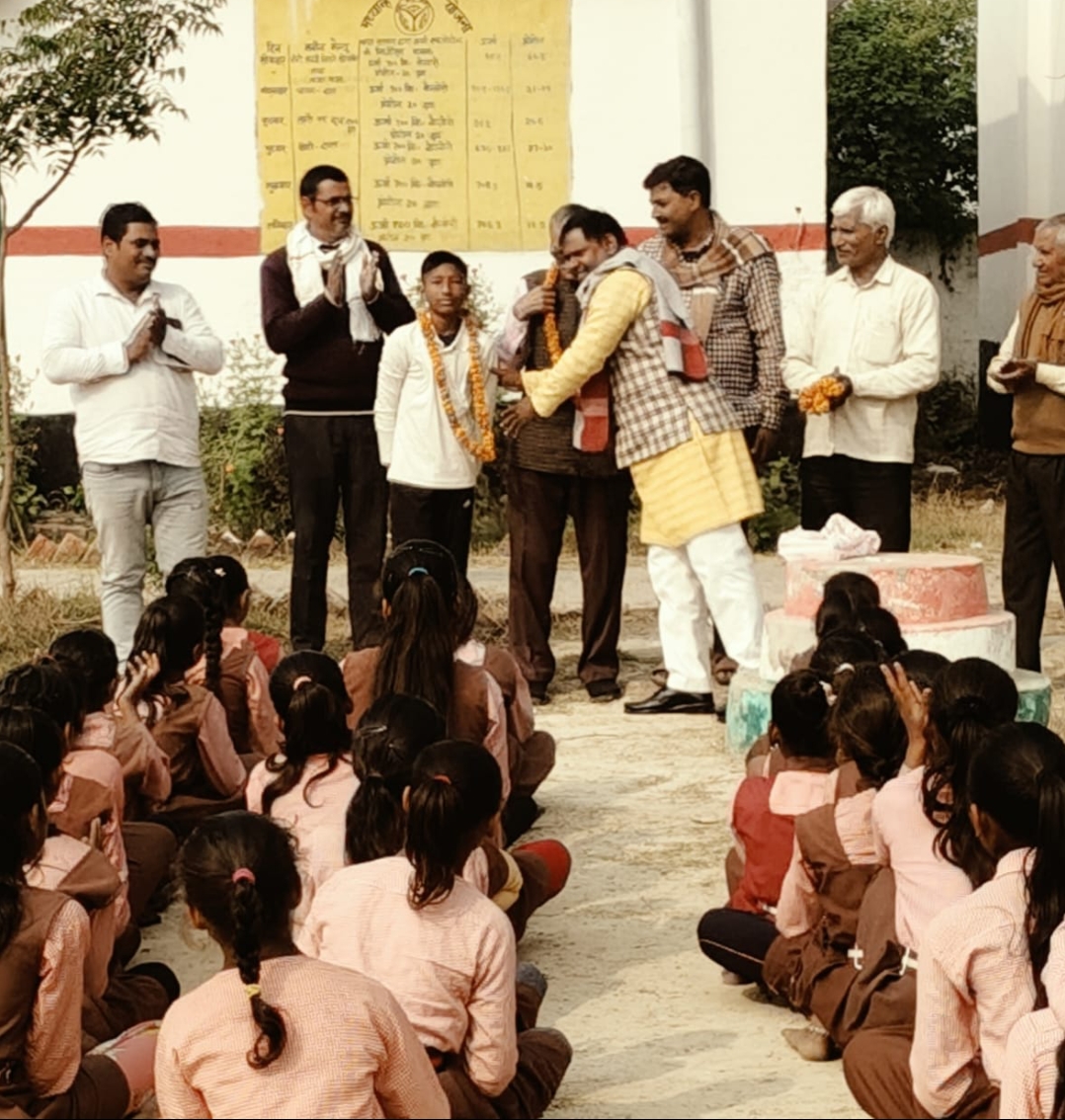 जिला स्तरीय स्पेल बी प्रतियोगिता में चमके आलोक, तीन विषयों में हासिल किया दूसरा स्थान