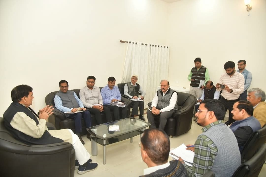 ऊर्जा मंत्री ने बिजली व्यवस्था की बड़ी सर्जरी शुरू की: गांव-गांव कैंप, आपदा बिल राहत योजना का मेगा प्रचार और बांस-बल्ली पर तारों की तुरंत छुट्टी