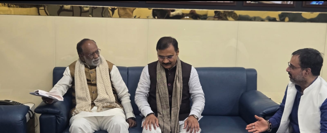 भाजपा ओबीसी मोर्चा के राष्ट्रीय अध्यक्ष लक्ष्मण पहुंचे काशीएयरपोर्ट पर भाजपा पदाधिकारियों ने किया स्वागत