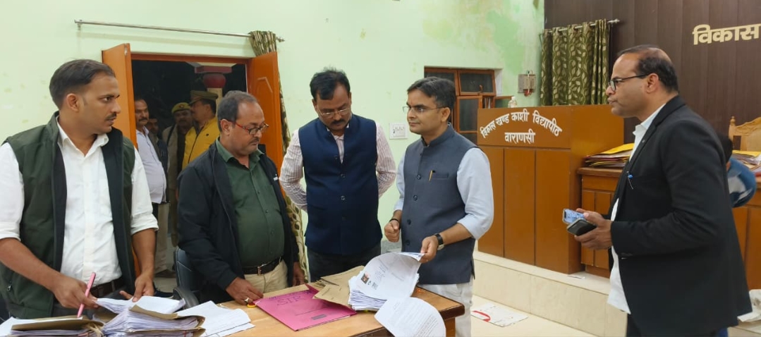 जिलाधिकारी ने डिजिटाइजेशन कार्यों का औचक निरीक्षण किया