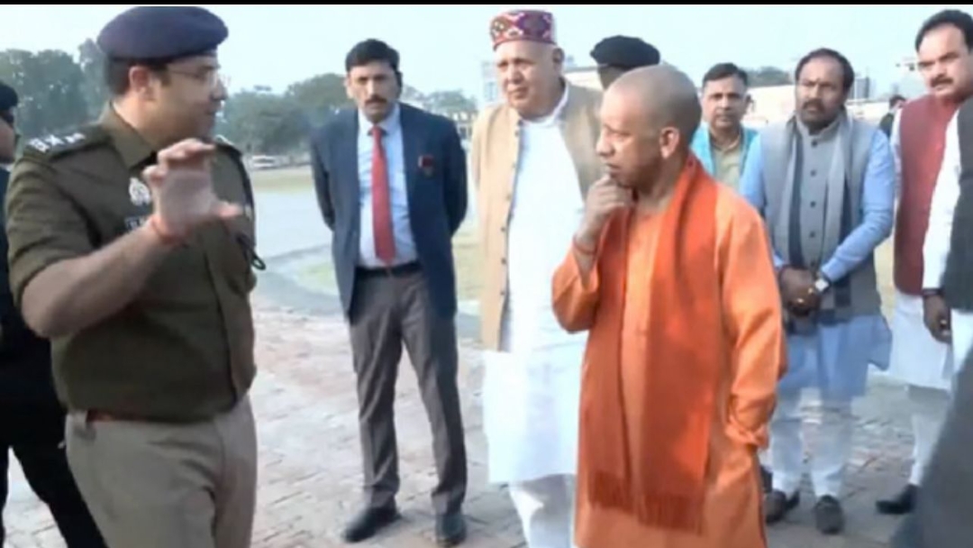 अयोध्या पहुंचे सीएम योगी, ध्वजारोहण समारोह की तैयारियों का लिया जायजा
