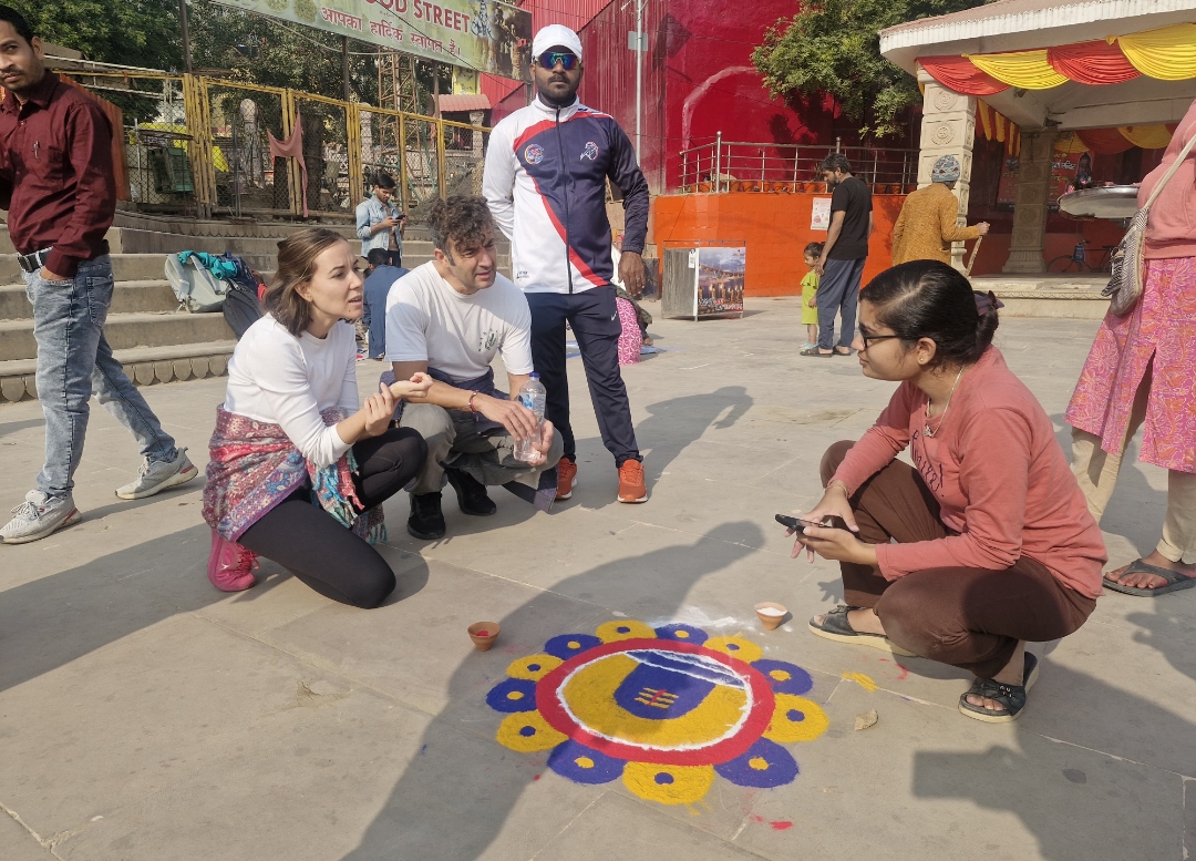 अस्सी घाट पर सजी रंगों की अनोखी छटा, काशी तमिल संगमम-4 के तहत रंगोली प्रतियोगिता में उमड़ा उत्साह