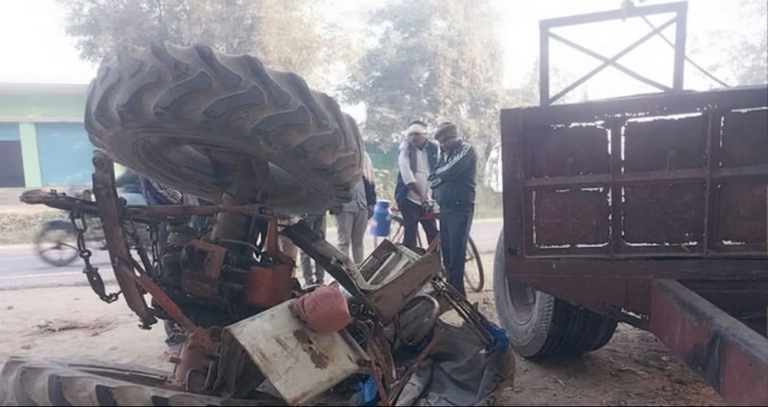 जौनपुर में भीषण सड़क हादसा: भूसा लदी ट्रैक्टर-ट्राली में ट्रेलर की टक्कर, दो की मौत, एक गंभीर