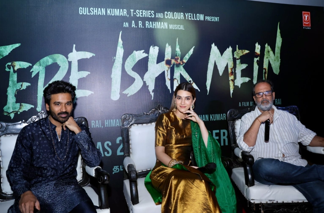 काशी विश्वनाथ से लेकर गंगा आरती तक: धनुष, कृति सैनन और आनंद एल राय ने ‘तेरे इश्क़ में’ की रिलीज़ से पहले वाराणसी में रचा रौशन माहौल