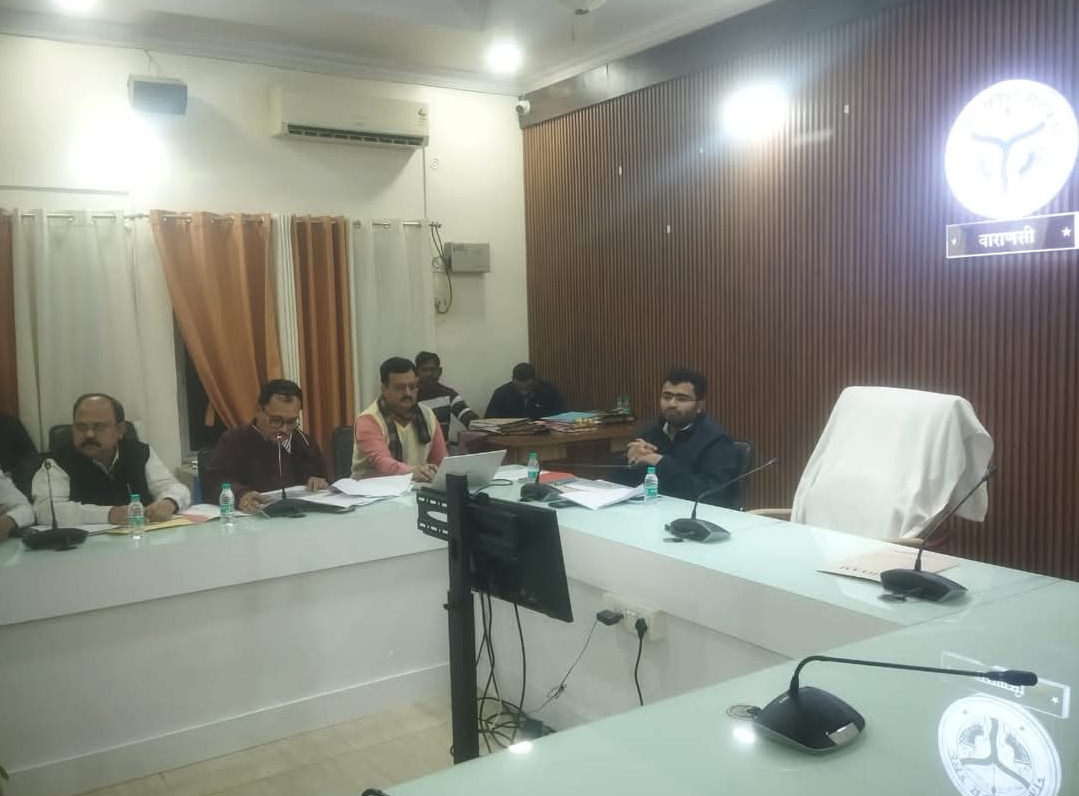 आयुष्मान कार्ड और टीबी मुक्‍त अभियान पर फोकस: सीडीओ प्रखर कुमार सिंह ने समीक्षा बैठक में दिए सख्त निर्देश