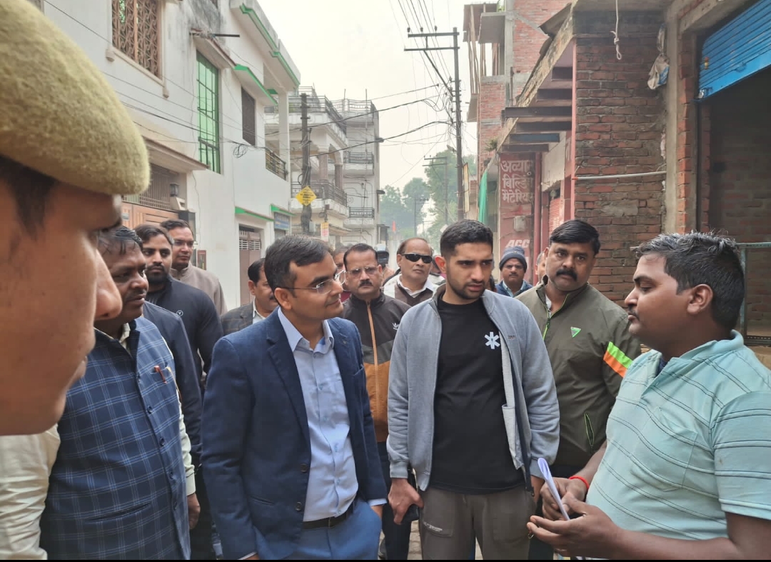 जिलाधिकारी ने एसआईआर कार्यों का निरीक्षण किया, मतदाताओं से समय पर प्रपत्र जमा करने की अपील