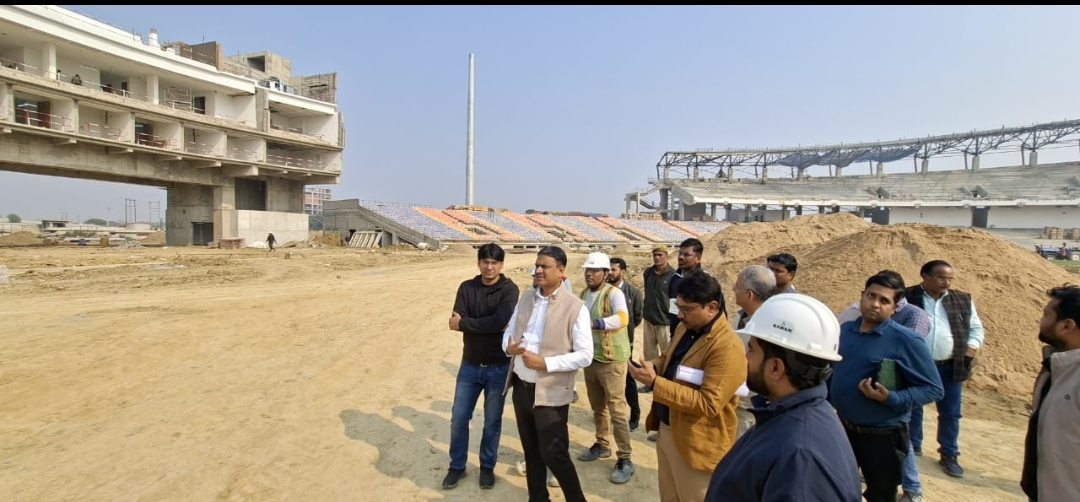 वाराणसी के अंतरराष्ट्रीय क्रिकेट स्टेडियम का मंडलायुक्त ने किया निरीक्षणनिर्माण कार्य की रफ्तार तेज, 75 प्रतिशत काम पूरा