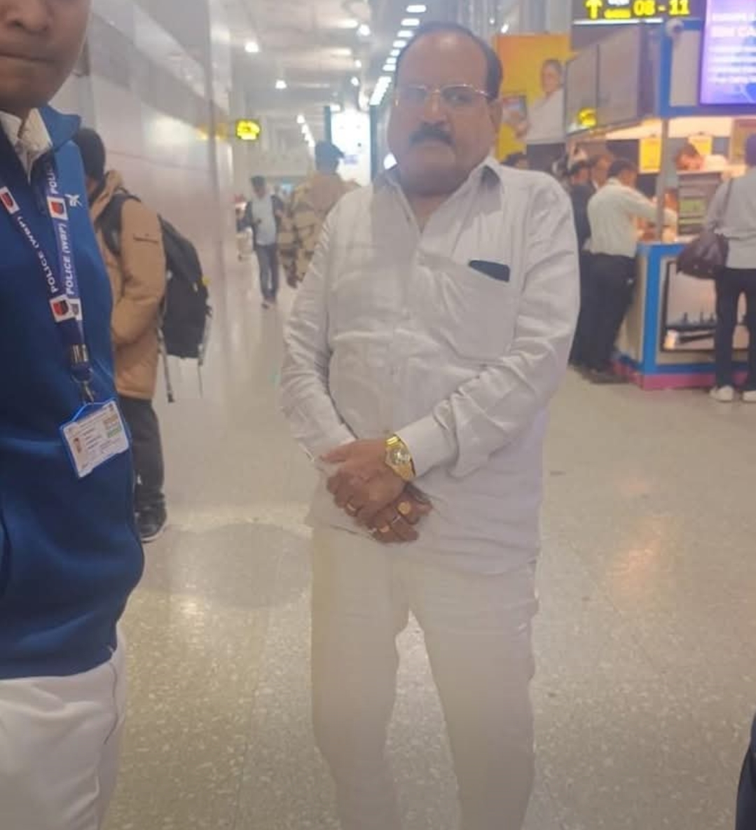 कोडीन कफ सिरप तस्करी कांड में बड़ी कार्रवाईमुख्य आरोपित शुभम जायसवाल के पिता भोला प्रसाद को कोलकाता एयरपोर्ट से दबोचा