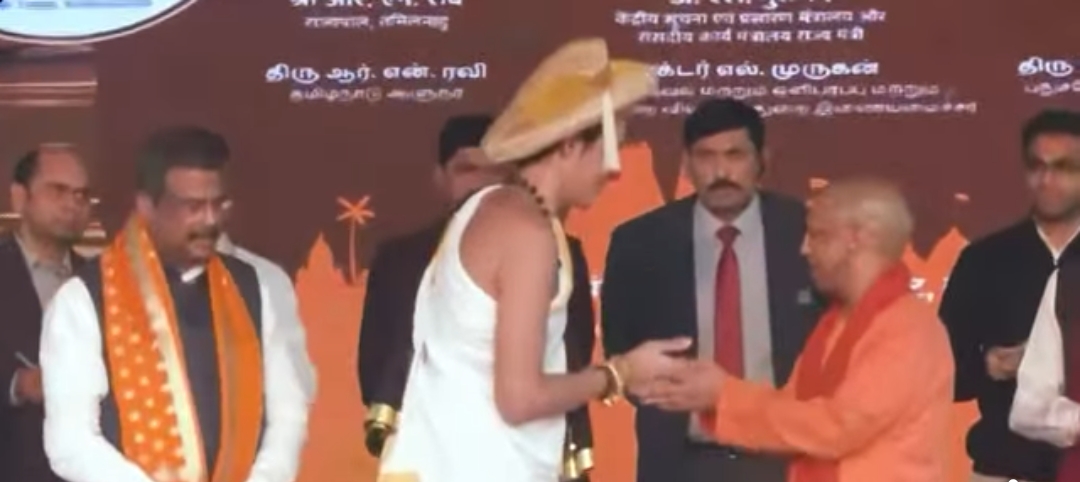 200 साल बाद काशी में रचा इतिहास: 19 वर्षीय देवव्रत महेश रेखे बने देश के दूसरे वेदमूर्ति, 2,000 मंत्रों का दंडक्रम पारायण पूरा