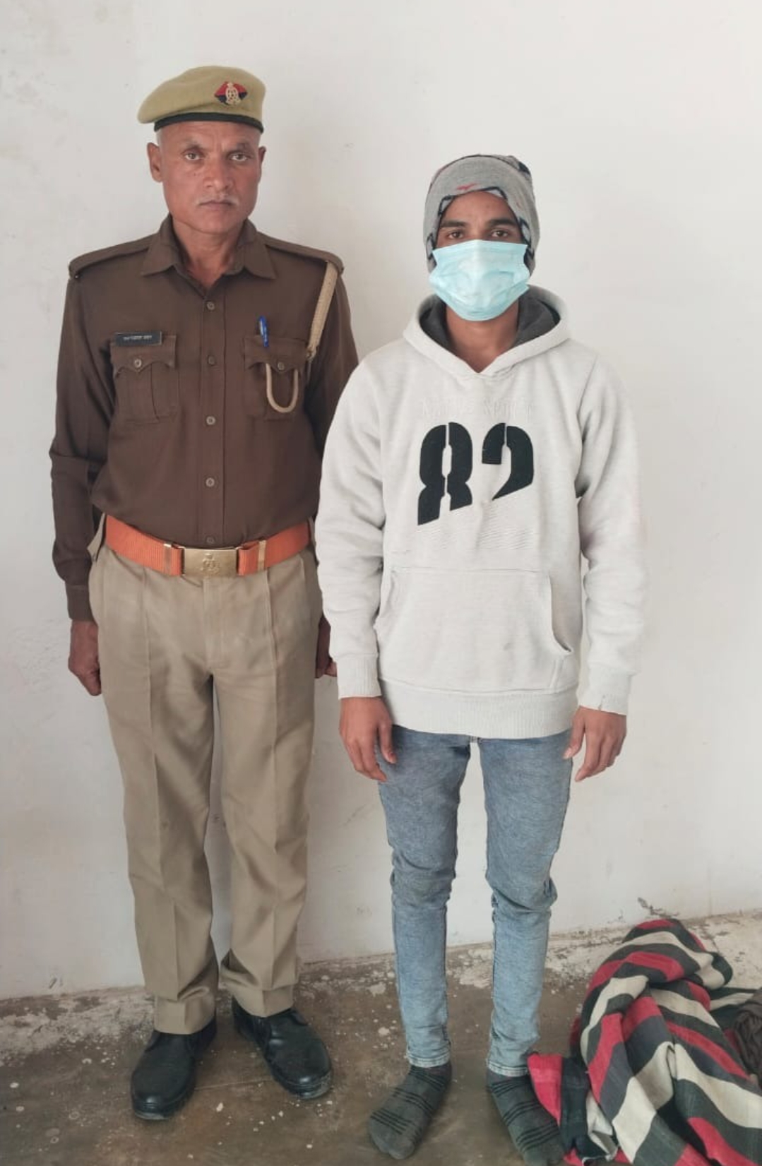 बारात में नाचने को लेकर मारपीट: “0009 गैंग” बताकर उत्पात करने वाला वांछित आरोपी गिरफ्तार