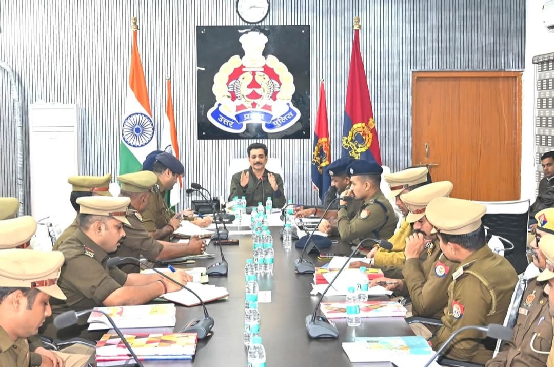 वाराणसी पुलिस का सख्त साइबर एक्शन: कमिश्नर ने हेल्प डेस्क की समीक्षा की, संदिग्ध नंबर ब्लॉक करने के निर्देश
