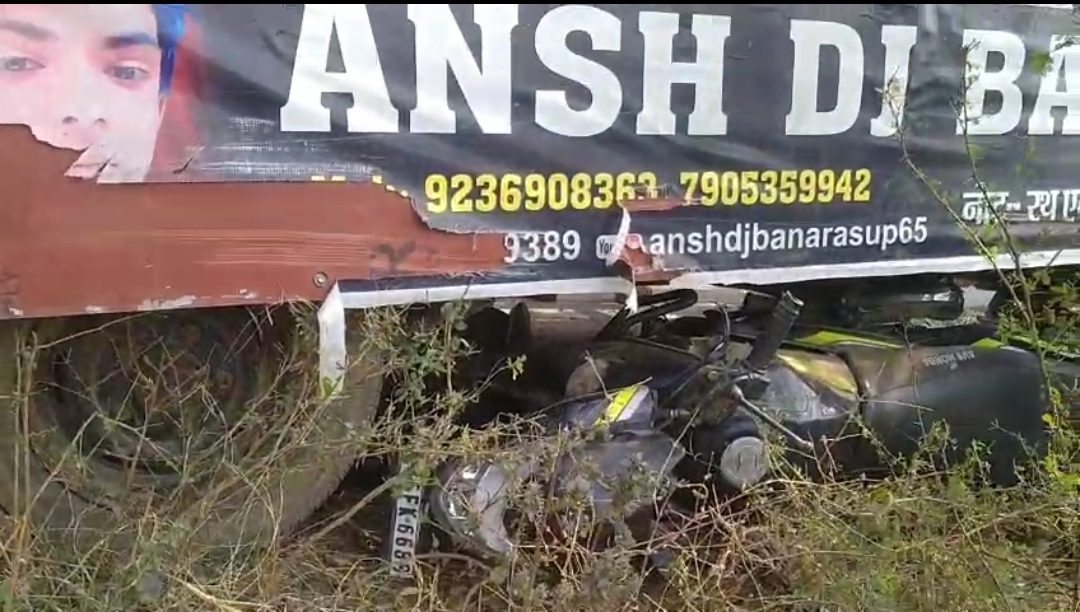 पिंडरा में हादसा: डीजे वाहन ने दोपहिया को मारी टक्कर, बाइक सवार घायल; चालक फरार