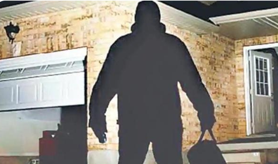 एसडीओ के बंद मकान को चोरों ने खंगाला, 15 लाख रुपये के आभूषण व सामान पर किया हाथ साफ