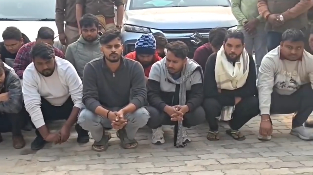 PM-Kisan ऐप के नाम पर 110 करोड़ की इंटरनेशनल साइबर ठगी—आज़मगढ़ पुलिस ने 15 आरोपियों को दबोचा